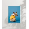Mavi Fondaki Sarı Ceketli Köpek Poster