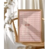 Pembe Zemin Üzerinde Kalpler ve Çarpılar Desenli Poster