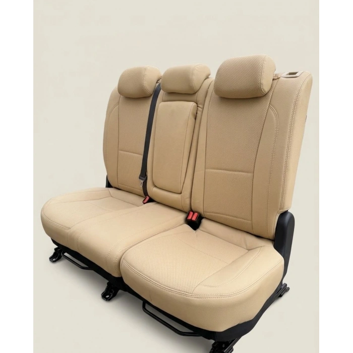 HYUNDAİ İ30 -ÖZEL DİKİM - ORTA DELİKLİ DERİ -KENAR DÜZ DERİ