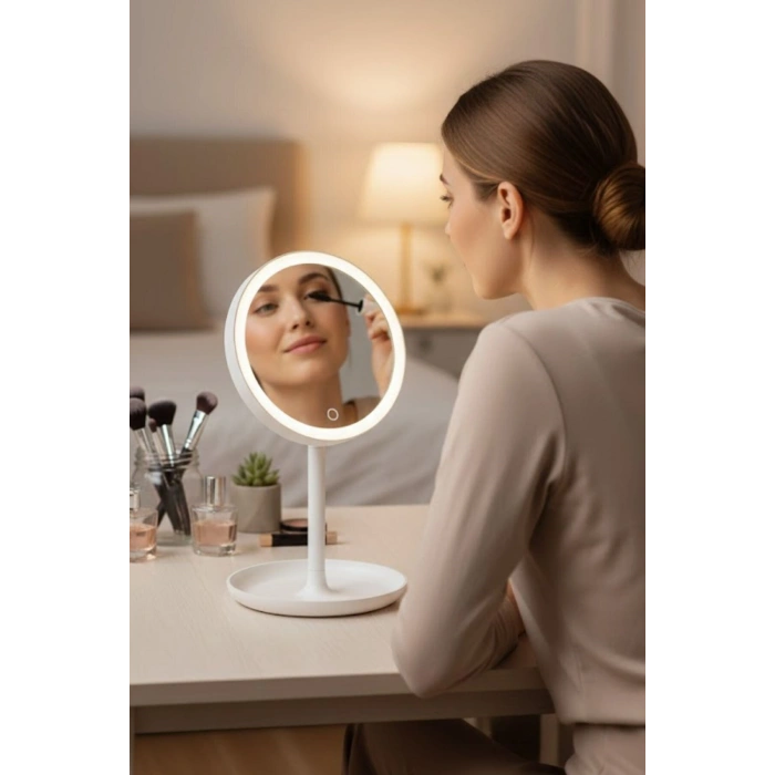 LED Işıklı Yuvarlak Makyaj Aynası – Dokunmatik Ayarlanabilir Işık Tonlu, 360° Döner Masaüstü Profes