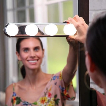Kablosuz Parlak Banyo Stüdyo Makyaj Aynası Işığı Pilli Vantuzlu Taşınabilir 4 Led Ampul