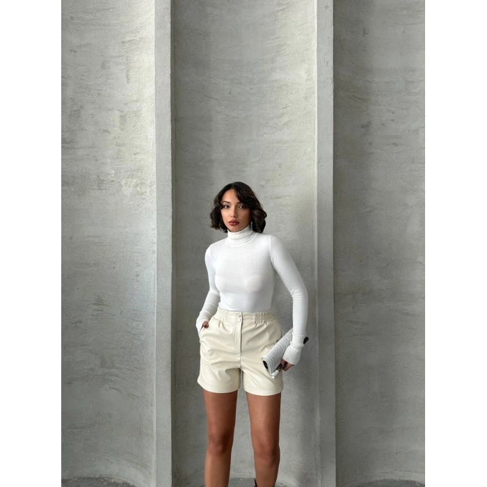 Beli lastikli çıtçıtlı deri şort krem w241007