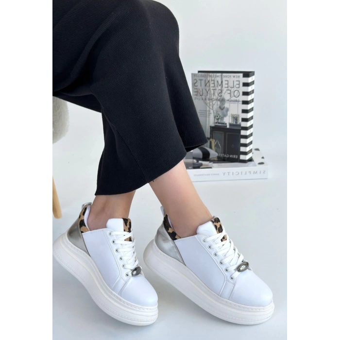 Gasta Beyaz Cilt Gümüş Detaylı Bağcıklı Spor Ayakkabı