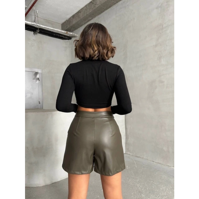 İki düğmeli pileli şort