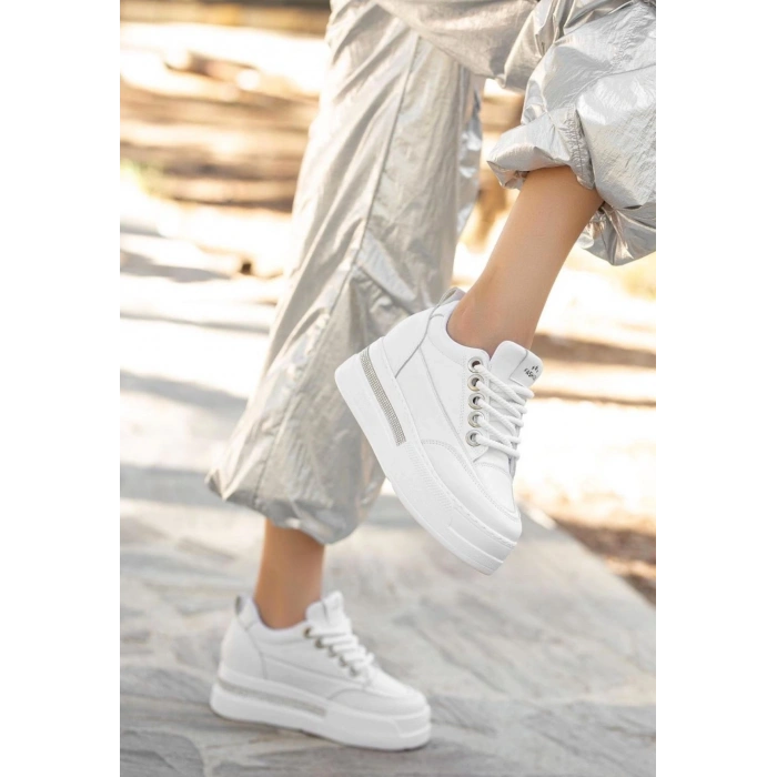 Lulu Beyaz Cilt Bağcıklı Spor Ayakkabı