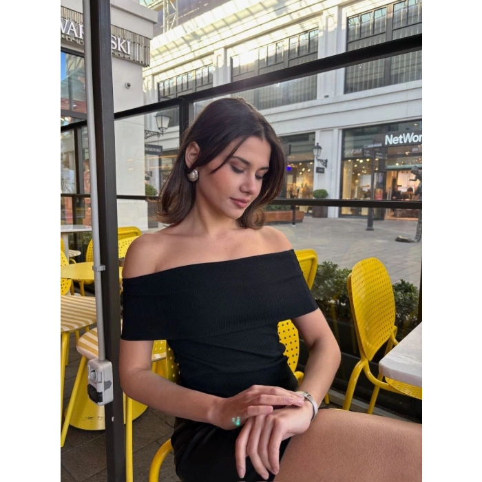 Madonna yaka sıfır kol bluz