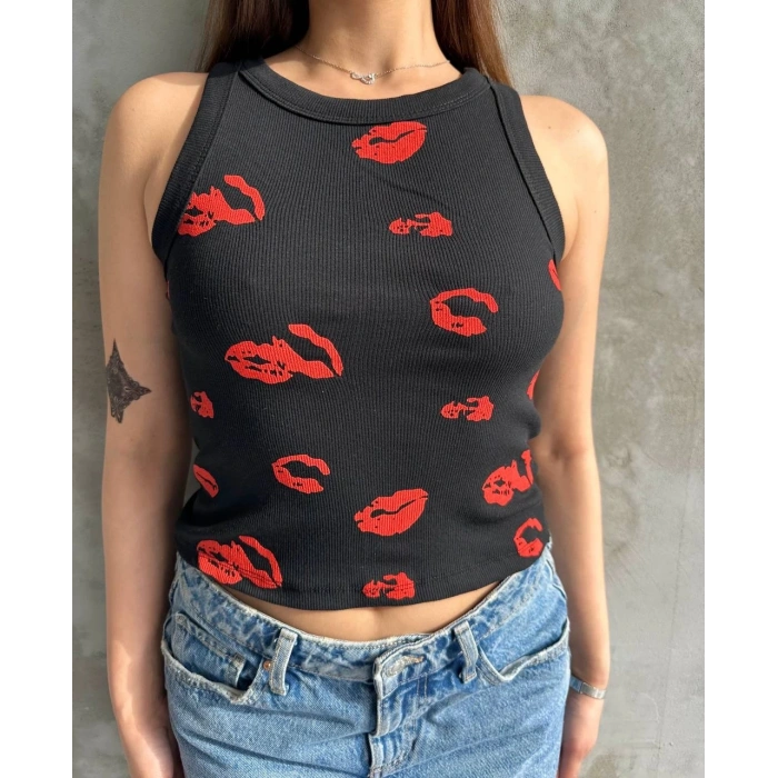 Öpücük baskılı bluz