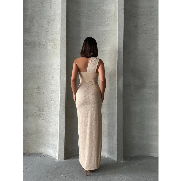 Tek omuz pliseli elbise