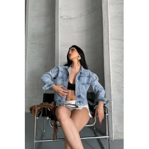 Çift cepli kol katlamalı kar yıkama crop kot ceket mavi d2000