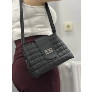 Kapaklı kapitone siyah cilt çanta