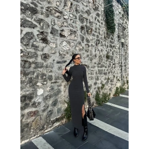 Yırtmaçlı kalın bürümcük uzun elbise siyah