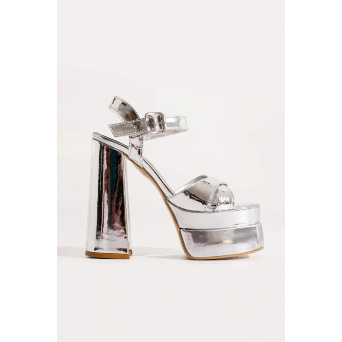 Kadın Gümüş Deri Yüksek Kalın Topuklu Çift Kat Platformlu Bilekten Tokalı Gelin & Abiye Ayakkabı