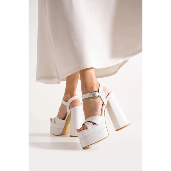 Kadın Beyaz Deri Yüksek Kalın Topuklu Çift Kat Platformlu Bilekten Tokalı Gelin & Abiye Ayakkabı