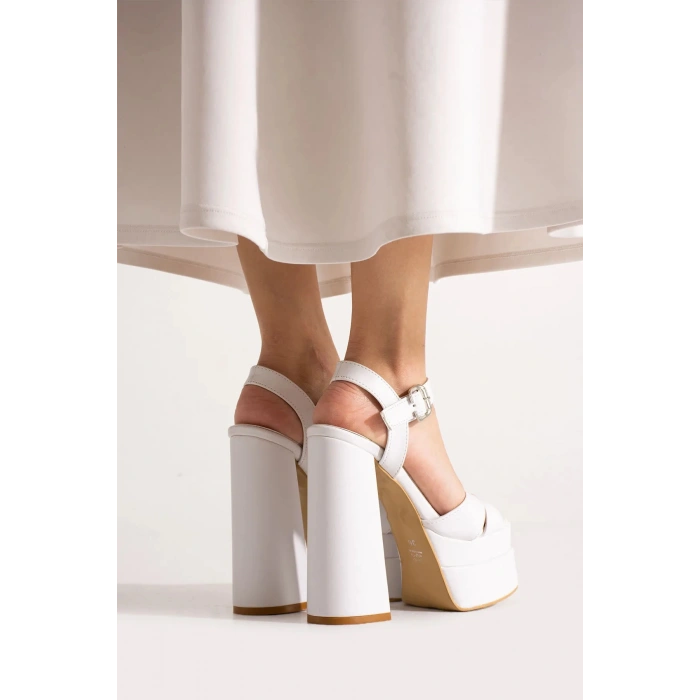 Kadın Beyaz Deri Yüksek Kalın Topuklu Çift Kat Platformlu Bilekten Tokalı Gelin & Abiye Ayakkabı