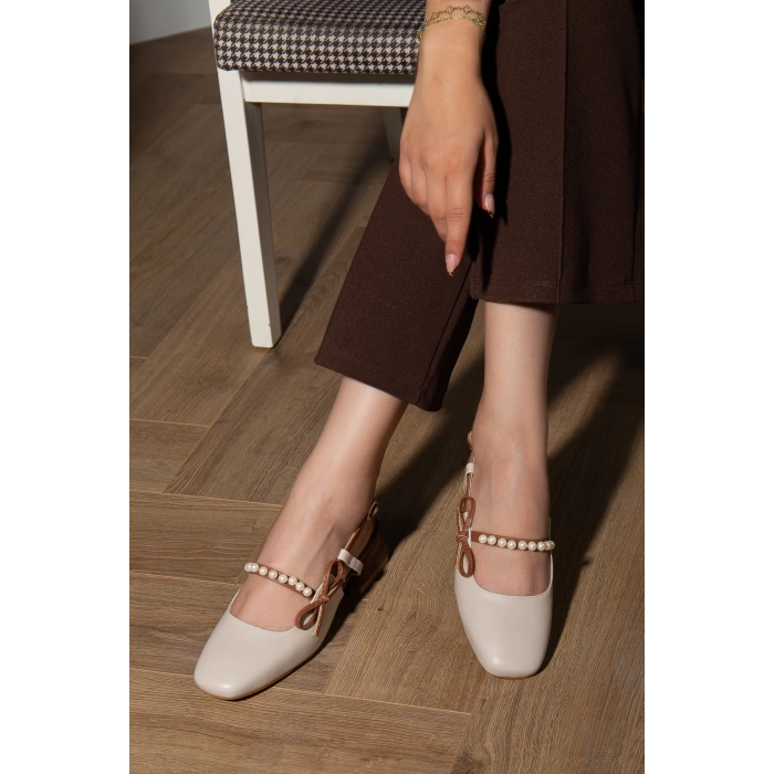 Kadın Bej Taba İncili Ve Fiyonklu Kısa Blok Topuklu Kadın Günlük Ayakkabı