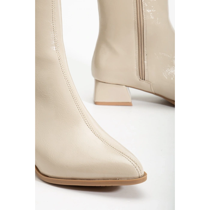 Kadın Bej Kısa Topuklu Bot Kırışık Rugan Fermuarlı Günlük Bot Ortadan Dikişli Bot Boots