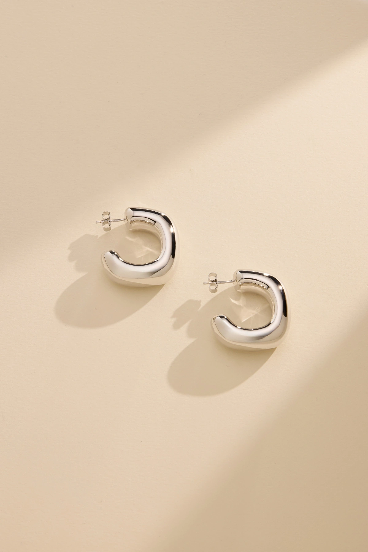 925 Ayar Gümüş Osiris Küpe