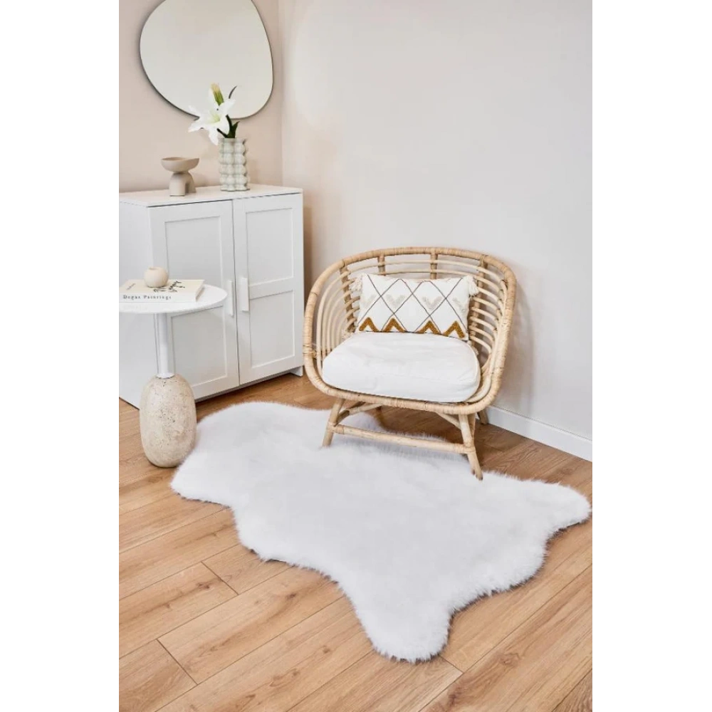 Apex Reiki Beyaz Peluş Post Şekilli Halı