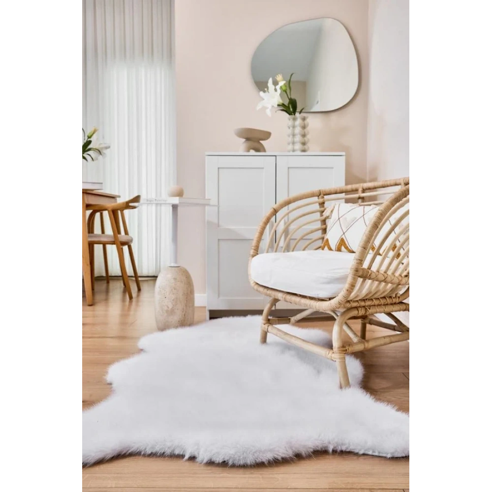 Apex Reiki Beyaz Peluş Post Şekilli Halı