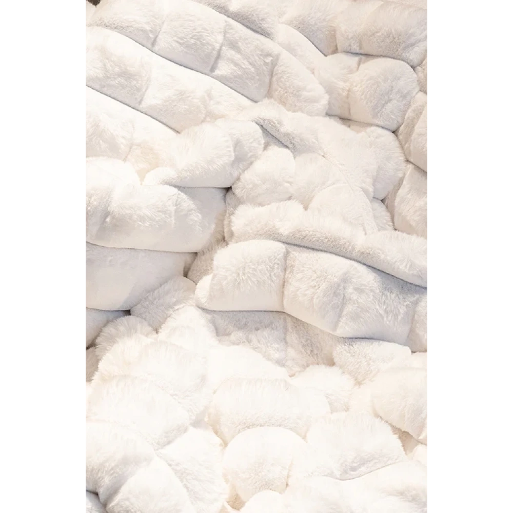 Apex Halı Diamante 7002 Krem Peluş Kaymaz Taban Dekoratif Halı