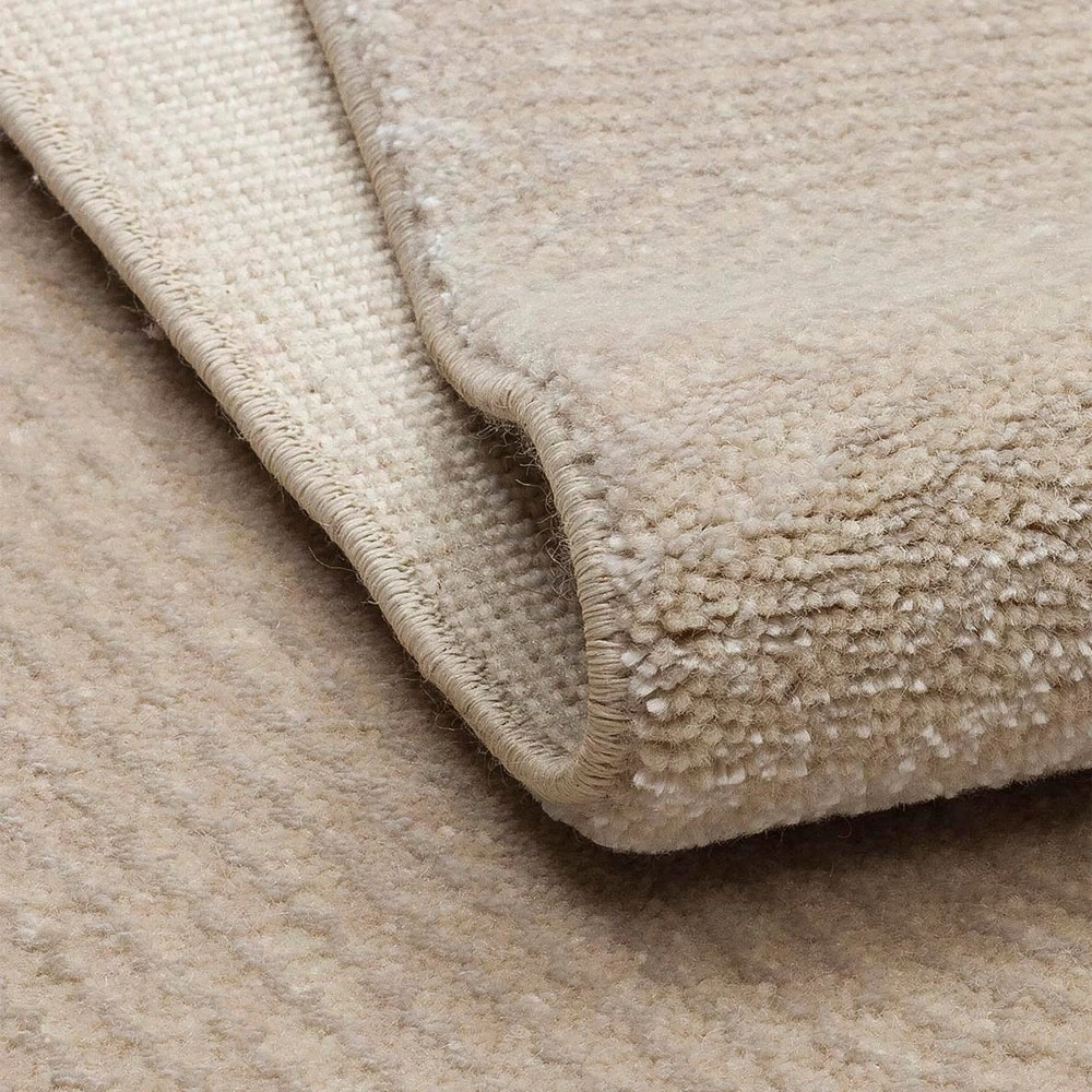 Eko Halı Majesty MJ 04 Beige Düz Desenli El Emeği ile Özel Tezgahlarda Üretilen Yün Viskon Tencel Uşak Halısı