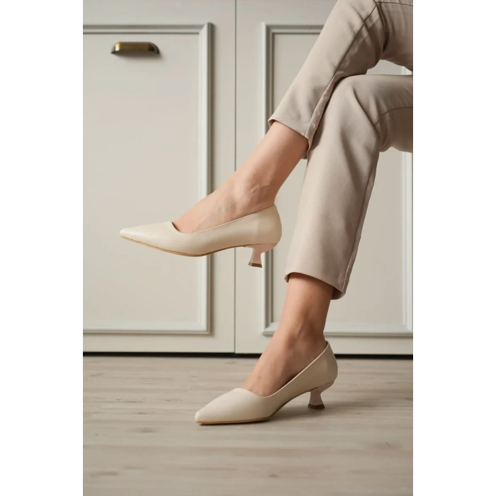 Bej Kadın Günlük Kısa Topuklu Stiletto Ayakkabı TR20MS03B