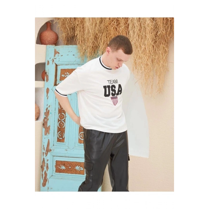 Erkek Bisiklet Yaka Tişört Nakış İşlemeli Kısa Kol Oversize T-Shirt - Beyaz