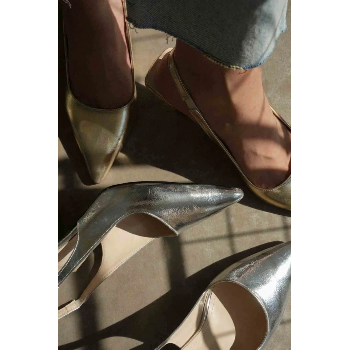 Kadın Gümüş Kırışık Rugan Topuklu Ayakkabı TR08MS08D