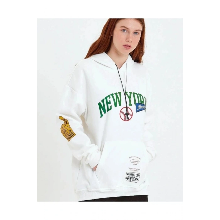 Kadın Oversize Kapüşonlu Cepli Ön Kol Baskılı 3 İplik Pamuklu Hoodie Sweatshirt - Beyaz