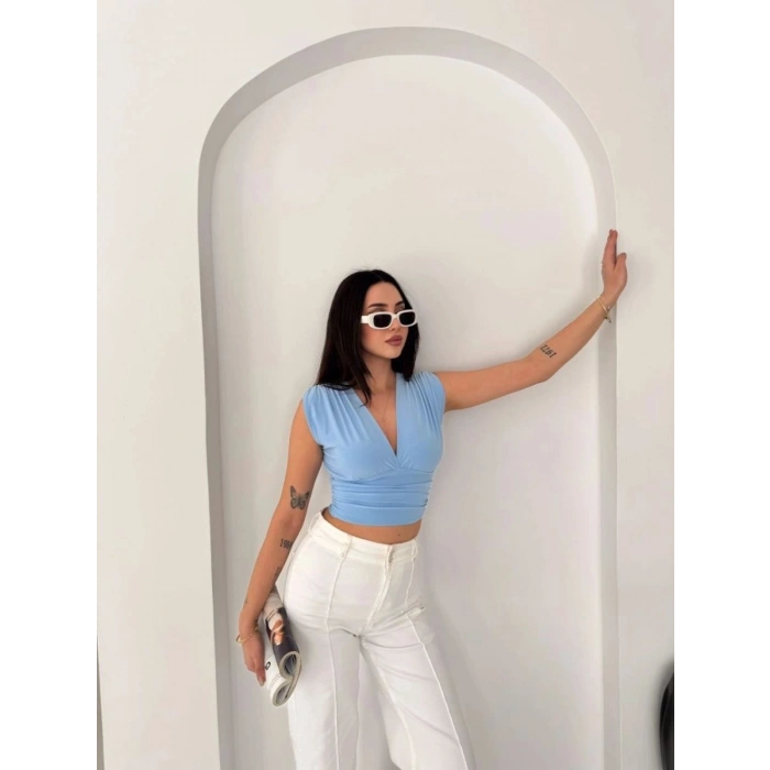 Kadın Vatkalı Kolsuz V Yaka Drapeli Crop Bluz Likralı Fit - Bebek Mavisi