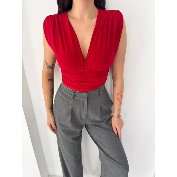 Kadın Vatkalı Kolsuz V Yaka Drapeli Crop Bluz Likralı Fit - Kırmızı