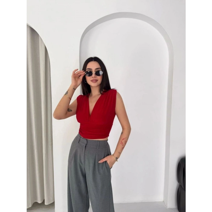 Kadın Vatkalı Kolsuz V Yaka Drapeli Crop Bluz Likralı Fit - Kırmızı
