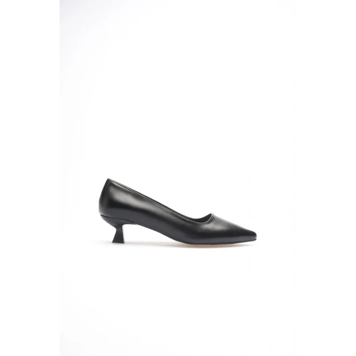 Siyah Kadın Günlük Kısa Topuklu Stiletto Ayakkabı TR20MS03A