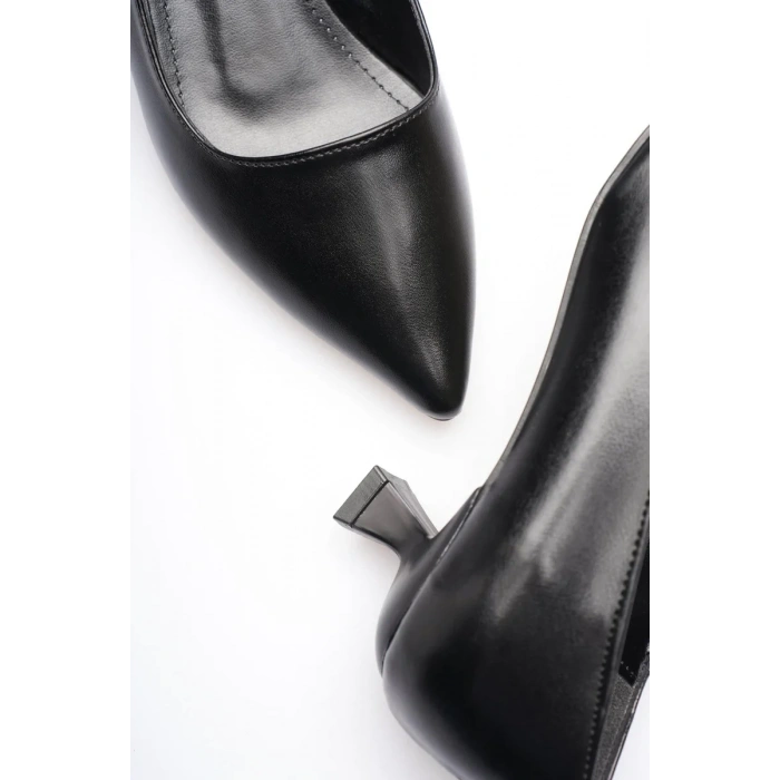 Siyah Kadın Günlük Kısa Topuklu Stiletto Ayakkabı TR20MS03A