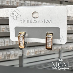 Zirkon Baget Taşlı Üçgen Küpe