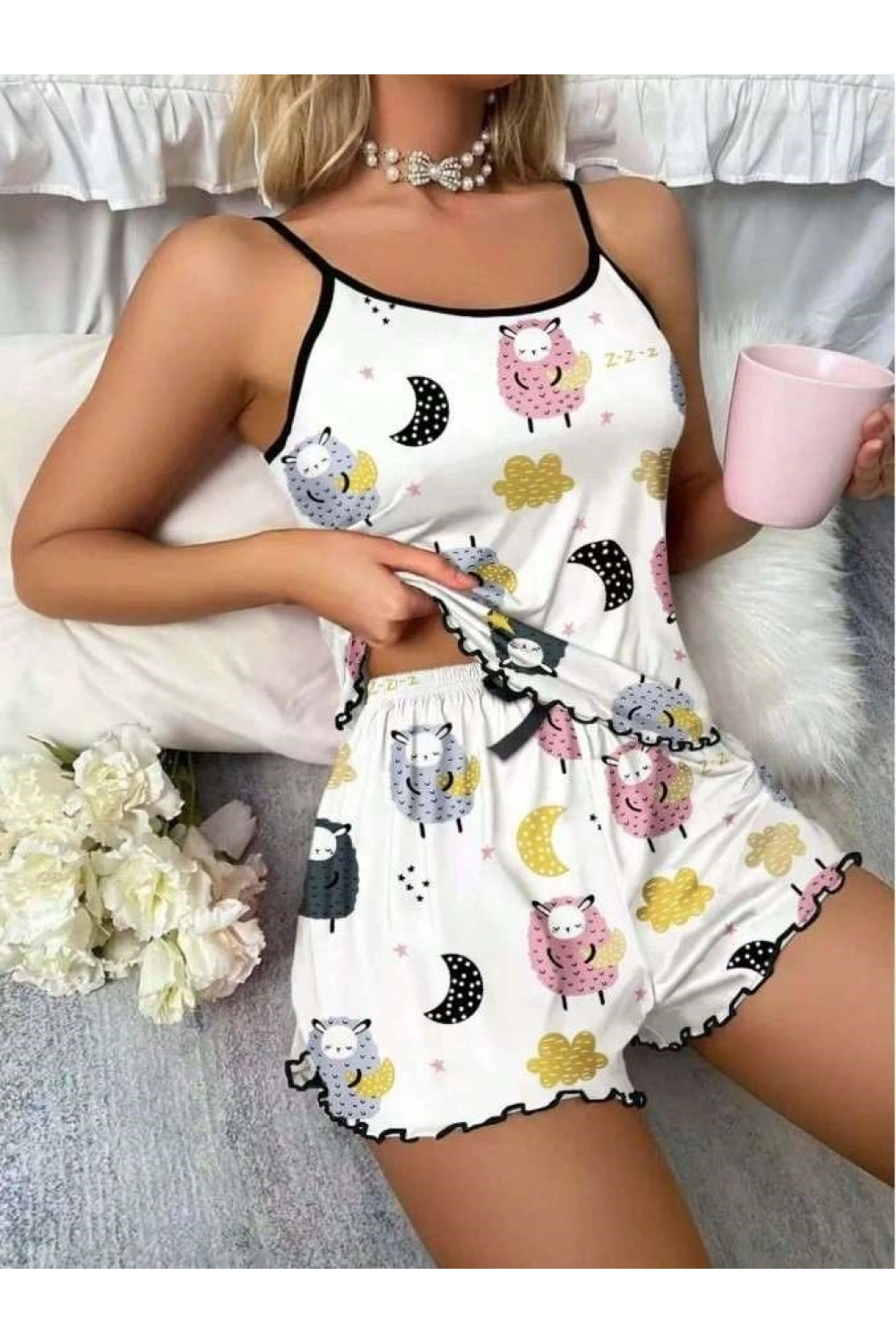 Üstüne Desenli İnce Askılı Şortlu Pijama Takımı - Beyaz - KLBN31230