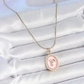 316L Çelik Gold Renk Zincir Pembe Mineli İncli Zirkon Taşlı Çiçek İşlemeli Portre Model Kadın Kolye