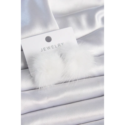 Beyaz Renk Tüylü Ponpon Model Kadın Küpe