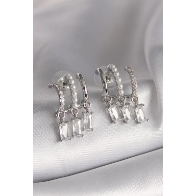 Pirinç Gümüş Renk İnci Detay Sallantı Zirkon Taşlı Kadın Küpe