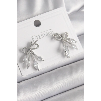 Pirinç Gümüş Renk Zirkon Taşlı Düğüm Model Damla Zirkon Taşlı Kadın Küpe