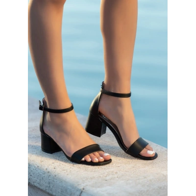 Yenta Siyah Cilt Tek Bant Topuklu Ayakkabı