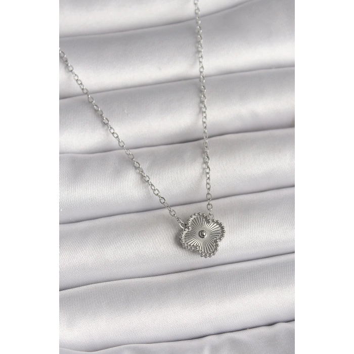 316L Çelik Gümüş Renk İşleme Detaylı Yonca Model Kadın Kolye - Lisinya