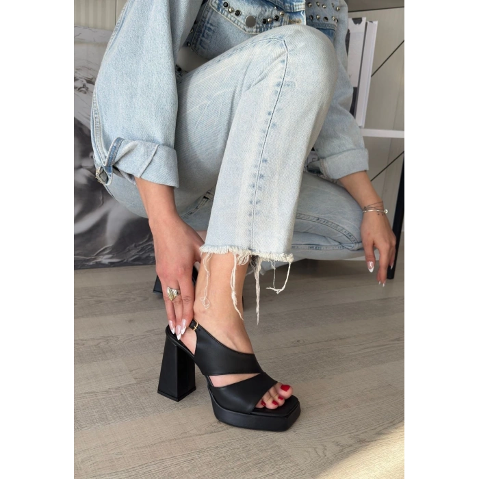 Cica Siyah Cilt Topuklu Ayakkabı - Lisinya