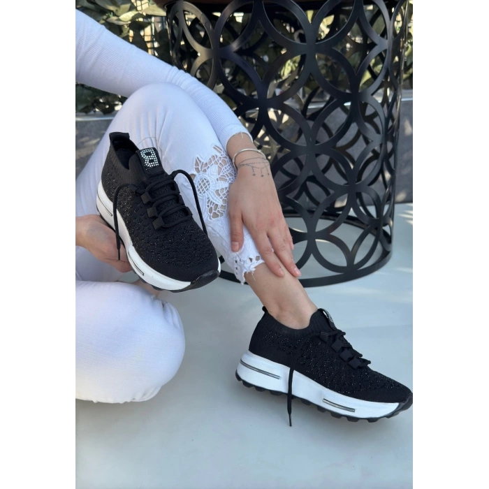 Cilla Siyah Triko Boncuk İşlemeli Spor Ayakkabı - Lisinya