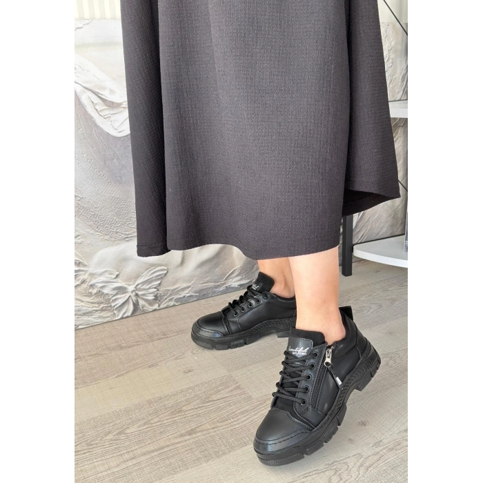 Elwa Siyah Cilt Bağcıklı Spor Ayakkabı - Lisinya