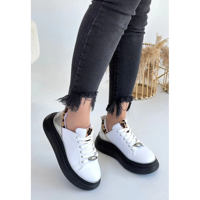 Jista Beyaz Cilt Siyah Tabanlı Bağcıklı Spor Ayakkabı