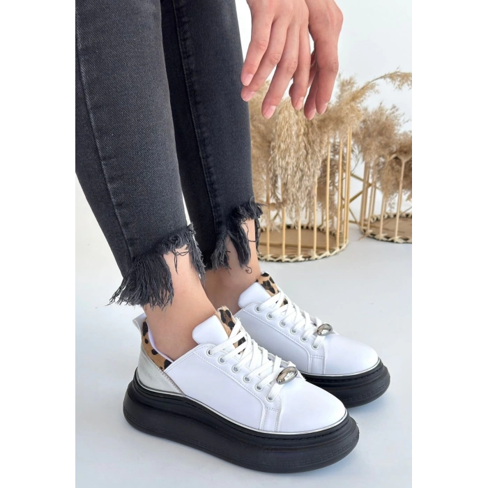 Jista Beyaz Cilt Siyah Tabanlı Bağcıklı Spor Ayakkabı - Lisinya