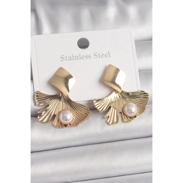 Pirinç Gold Renk Sallantı İnci Detaylı Yaprak Model Kadın Küpe