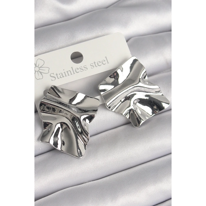 Pirinç Gümüş Renk İşlemeli Kare Plaka Model Kadın Küpe - Lisinya