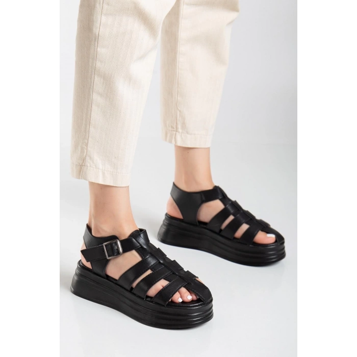 Toten Siyah Cilt Kemerli Sandalet - Lisinya